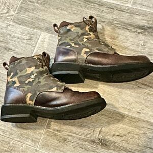 Ariat women's Lace Up Camo Casual Boots Size 11
